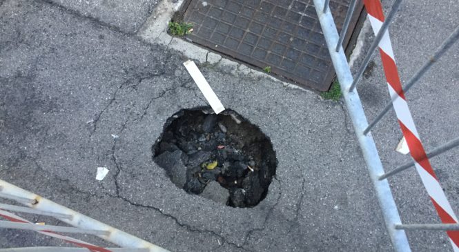 BROLO – BUCA ABBANDONATA SULLA VIA PRINCIPI LANCIA