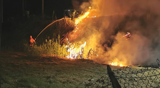 BROLO – FIAMME NELLA NOTTE IN VIA MARINA. TEMPESTIVO L’INTERVENTO DELLA PROTEZIONE CIVILE